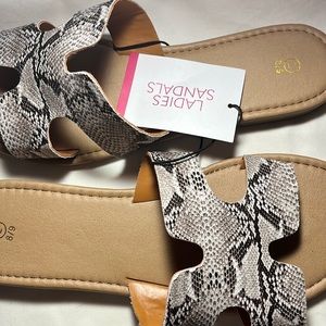 Snake print size 8/9 NEVER BEEN WORN                               NEW WITH TAGS